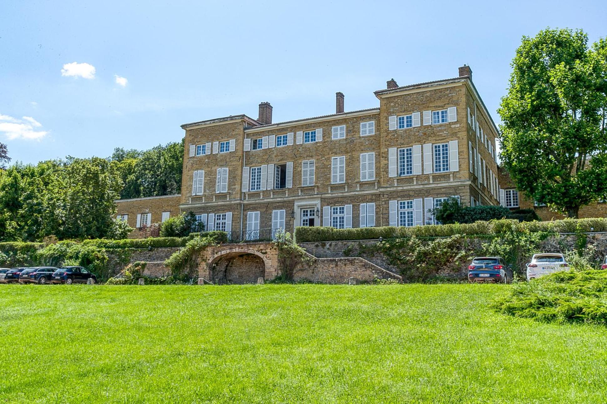 Sejourner Au Chateau De La Roue Grand Appartement Lissieu Ngoại thất bức ảnh