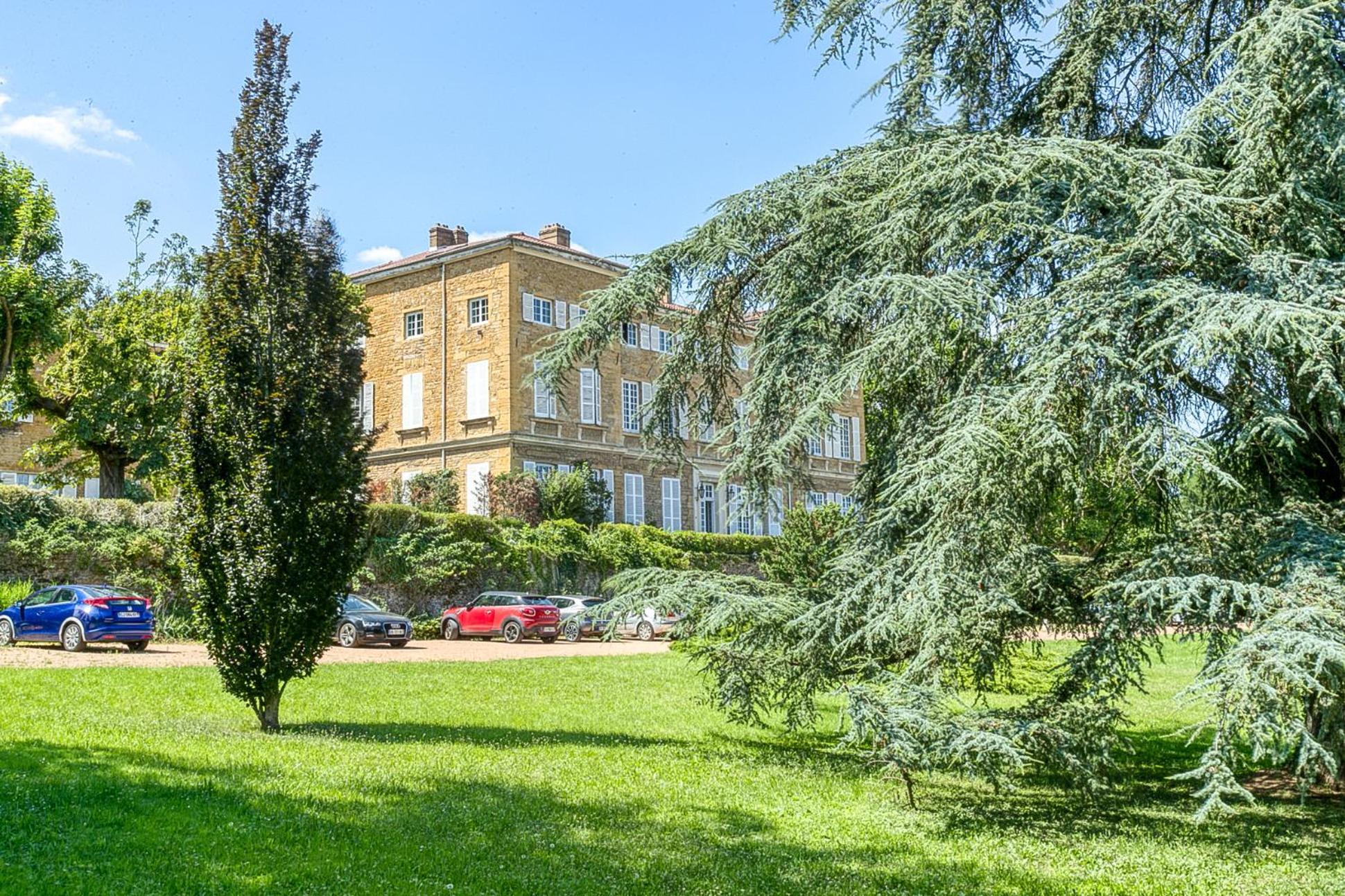 Sejourner Au Chateau De La Roue Grand Appartement Lissieu Ngoại thất bức ảnh